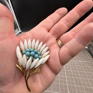 Elegant White and Gold Floral Brooch